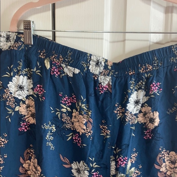 Torrid Floral Flowy Shorts - Picture 7 of 9